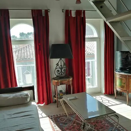 La Maison Bleue Bed and Breakfast *