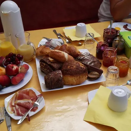 La Maison Bleue Bed and Breakfast *